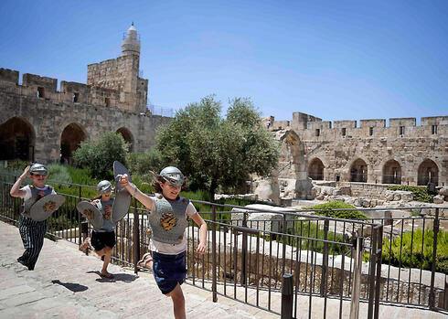ילדים במגדל דוד. לצפות בנוף יוצא הדופן של העיר העתיקה והחדשה, צילום: ריקי רחמן