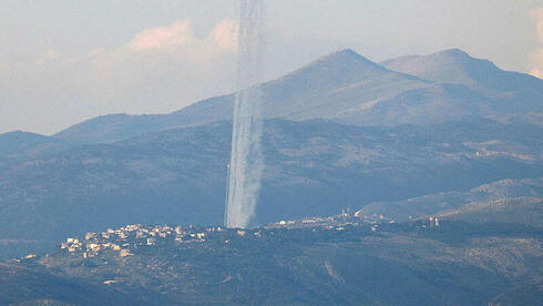 ההסלמה בצפון: 50 רקטות נורו במטח כבד לגולן, פגיעה ישירה באתר ישראלי