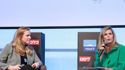 "אנחנו לא בפוסט של שום דבר, אנחנו עדיין בטראומה" , "אנחנו לא בפוסט של שום דבר, אנחנו עדיין בטראומה"