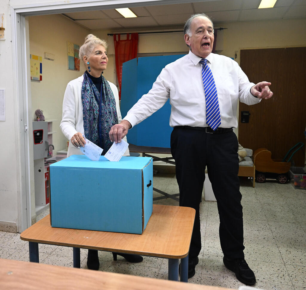 ראש עיריית חיפה הנבחר יונה יהב מצביא ב סיבוב הבחירות הראשון 27.2.24 בחירות מקומיות