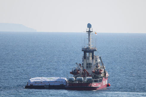 ספינת הסיוע של Open Arms , צילום: REUTERS/Yiannis Kourtoglou