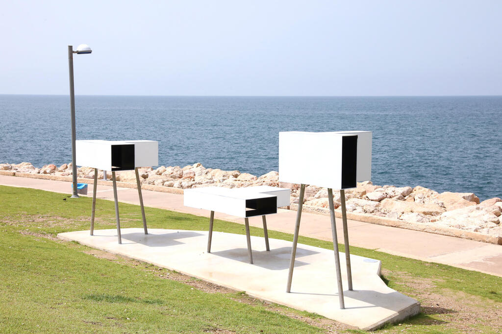 פנאי לקט פיסול  2024  פסלים ב תל אביב אפרת נתן ציירים על החוף