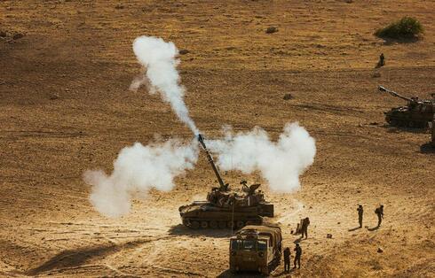 תותח מתנייע ישראלי "דוהר" פותח באש, צילום: דובר צה"ל