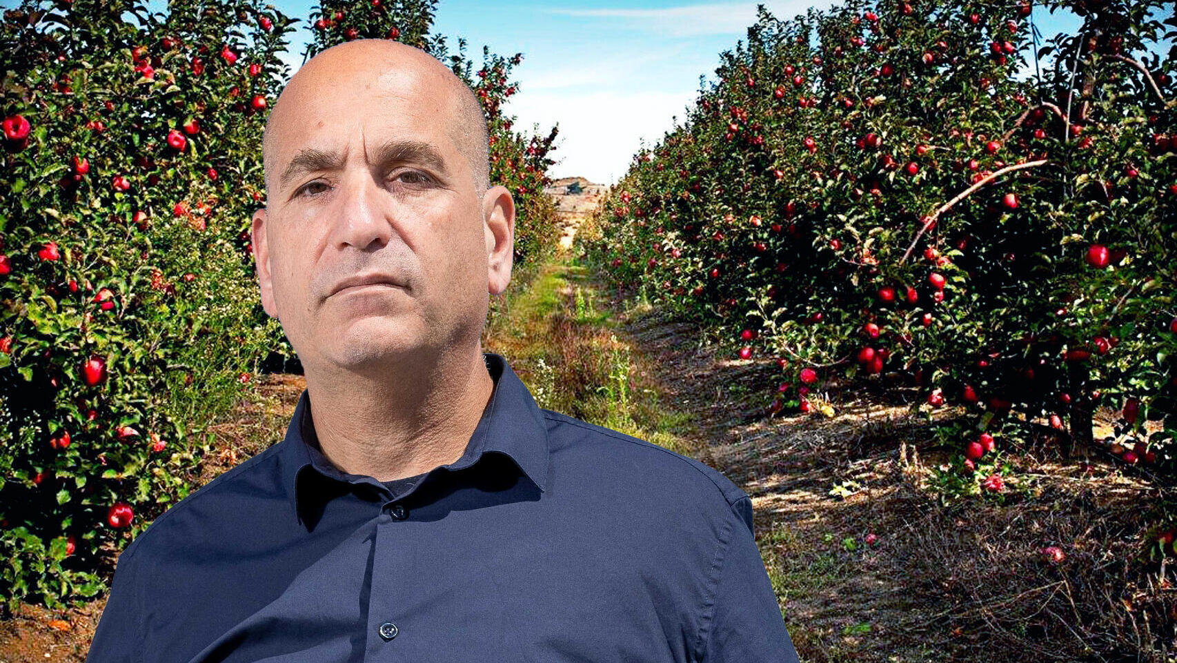 ד״ר עמיר גבעתי מנהל השירות המטאורולוגי החדש על רקע מטע תפוחים בצפון הארץ