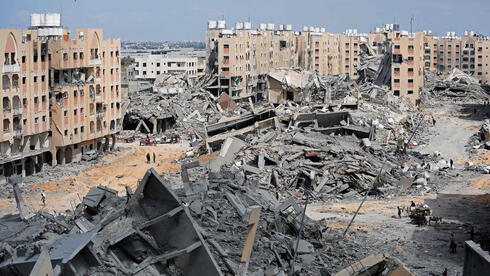 הרס כבד בשכונת חמד בחאן יונס , צילום: EPA