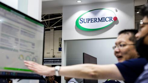 ארה"ב מאשימה בכירים בסופרמיקרו בהברחת שבבי אנבידיה לסין; המניה צללה ב־12%