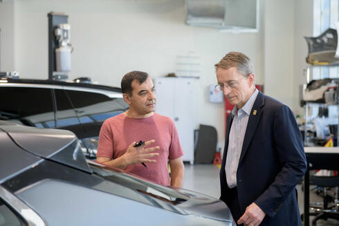 Intel CEO Pat Gelsinger (right) together with Mobieye CEO Amnon Shashua. 