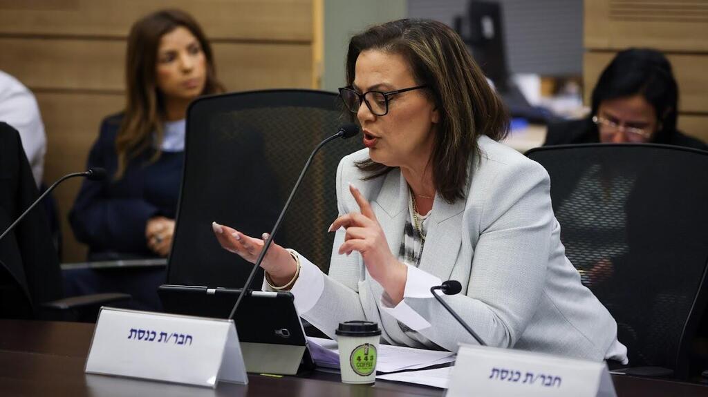 גלית דיסטל אטבריאן. המשרד נסגר לאחר התפטרותה (צילום: נעם מושקוביץ, דוברות הכנסת) ח"כית גלית דיסטל אטבריאן בדיון בוועדה לביקורת המדינה על צווי הבאה לבכירים במשרד לביטחון לאומי 18.3.24