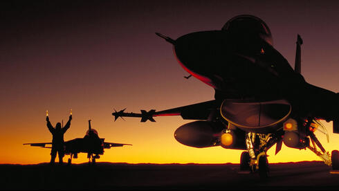חיל האוויר תוקף 24/7; איך טייסי קרב רואים בלילה? 