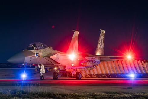 מטוס F15 ישראלי עמוס פצצות, לקראת משימה לילית, צילום: חיל האוויר הישראלי