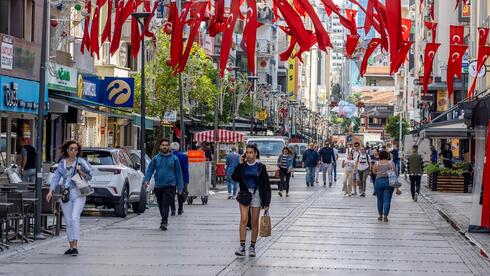 שיעור האינפלציה בטורקיה עלה לכמעט 70%  - הגבוה מאז סוף 2022 