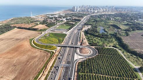 צילום: לביא תצלומי אוויר באדיבות נתיבי איילון יוקם מחלף בכביש החוף: יחבר בין אזור התעסוקה בגלילות להרצליה פיתוח