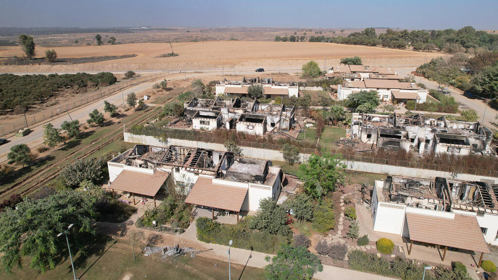 בתים הרוסים ושרופים בקיבוץ בארי (צילום: גדי קבלו) מגזין נדל"ן 26.3.24 הריסות קיבוץ בארי