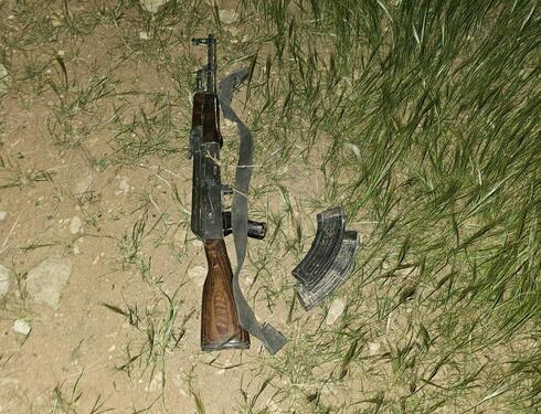 אחד הנשקים שנתפסו בידי החמושים בבקעת הירדן, צילום: דובר צה"ל