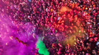 פוטו פסטיבל הולי הודו מקדש ננדגראם כפר ננדגון, צילום: AP Photo/Rajesh Kumar Singh