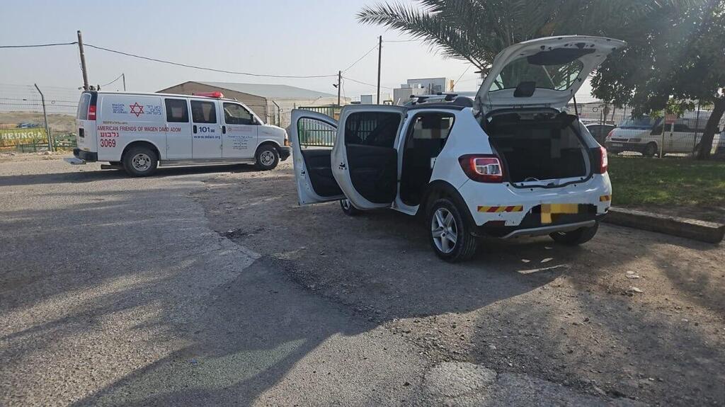 פיגוע ירי לעבר מכוניות ו אוטובוס ממוגן שהסיע תלמידים באזור בקעת הירדן טרור כביש דרך צפון
