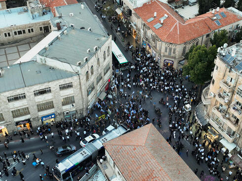 העימותים האלימים במאה שערים ירושלים, צילום: REUTERS/Ilan Rosenberg