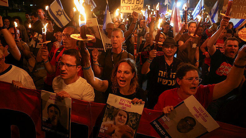 מפגינים בירושלים למען הקדמת הבחירות ושחרור ה חטופים הפגנה מחאה מפגינים 2.4.24