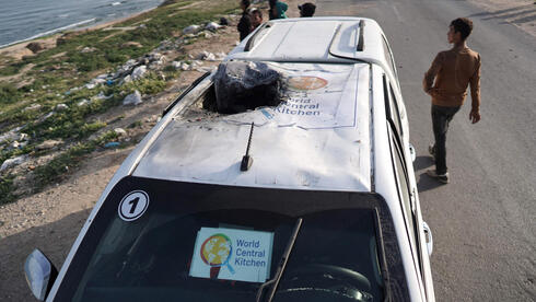 רכב של ארגון הסיוע WCK שנפגע מירי צה"ל ברצועה,  צילום: AFP