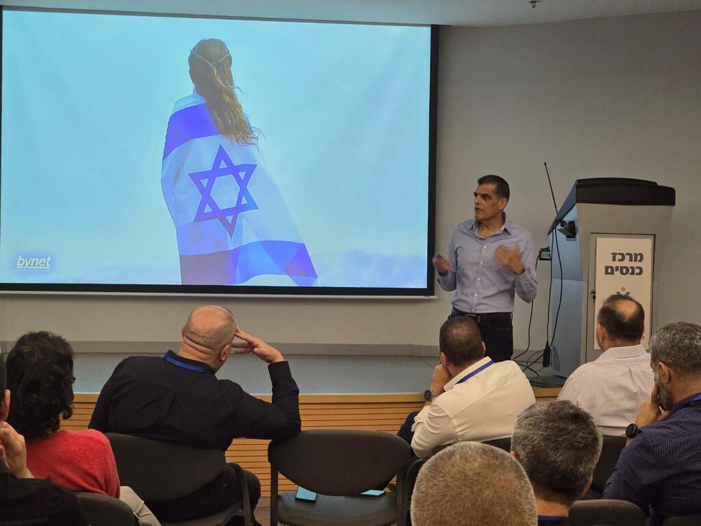 אלון בן צור, מנכ״ל בינת תקשורת מחשבים בכנס באשדוד