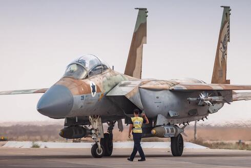 מטוס F15 ישראלי עם פצצות וטילים נגד מטוסים, צילום: חיל האוויר