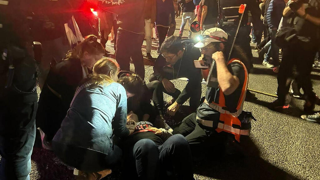 נהג דרס חמישה מפגינים בתל אביב, אחת נפצעה בינוני