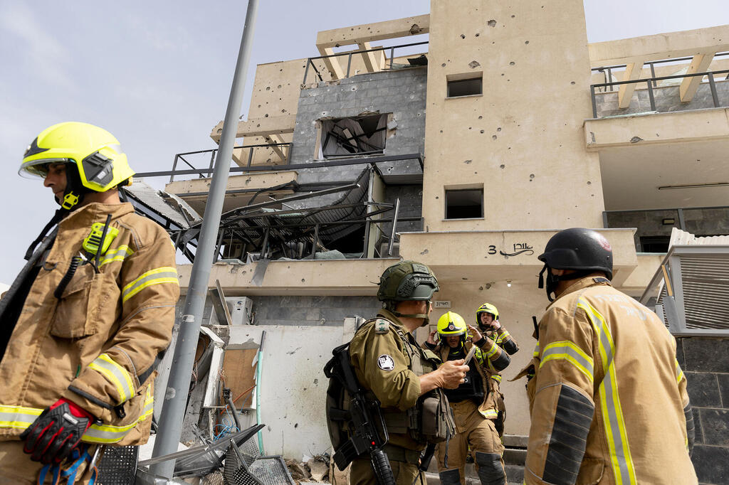 בניין ב קרית שמונה שנפגע מטיל של חיזבללה מלחמת חרבות ברזל 27.3.24
