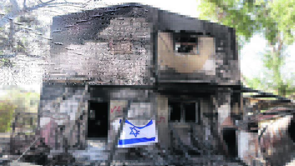 הרס בתים הרוסים שרופים ב קיבוץ בארי  התקפת 7 באוקטובר