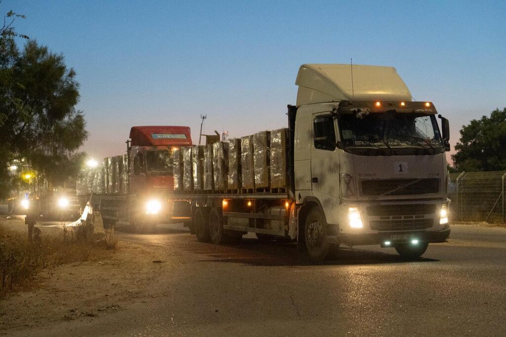 כניסת משאיות סיוע הומניטרי לרצועת עזה דרך המעבר הצפוני