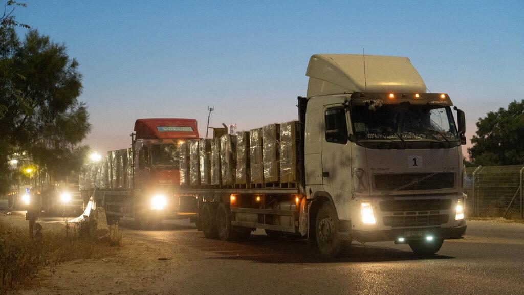 כניסת משאיות סיוע הומניטרי לרצועת עזה דרך המעבר הצפוני
