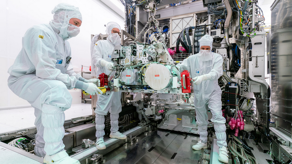 חברת ASML מהולנד המייצרת מכונות לייצור שבבים