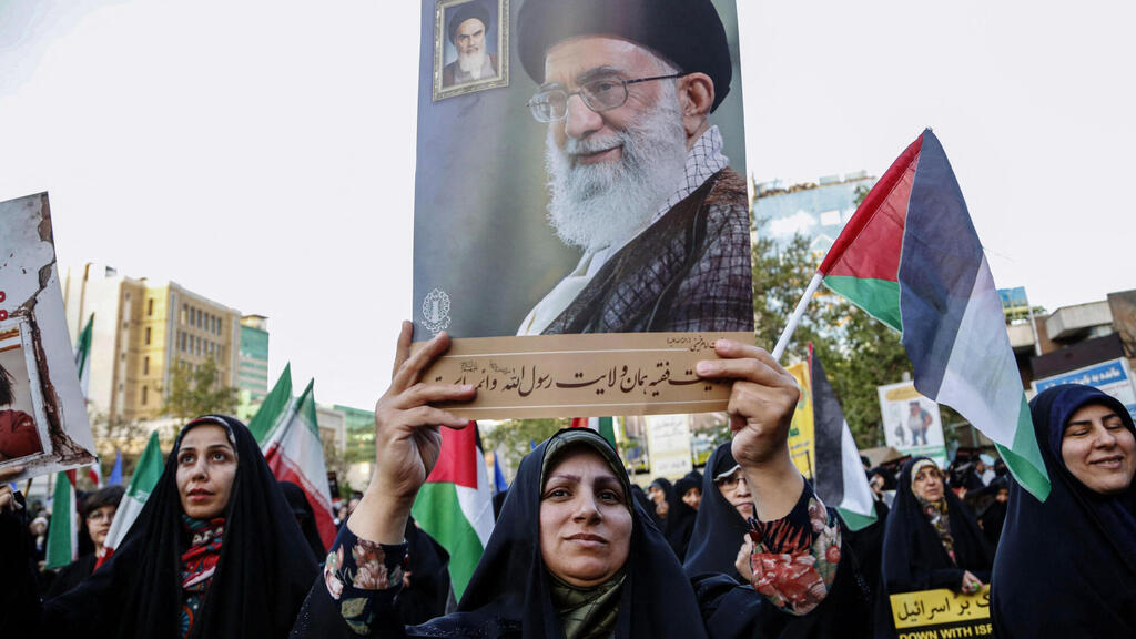 איראן עצרת תמיכה במשטר האיראני