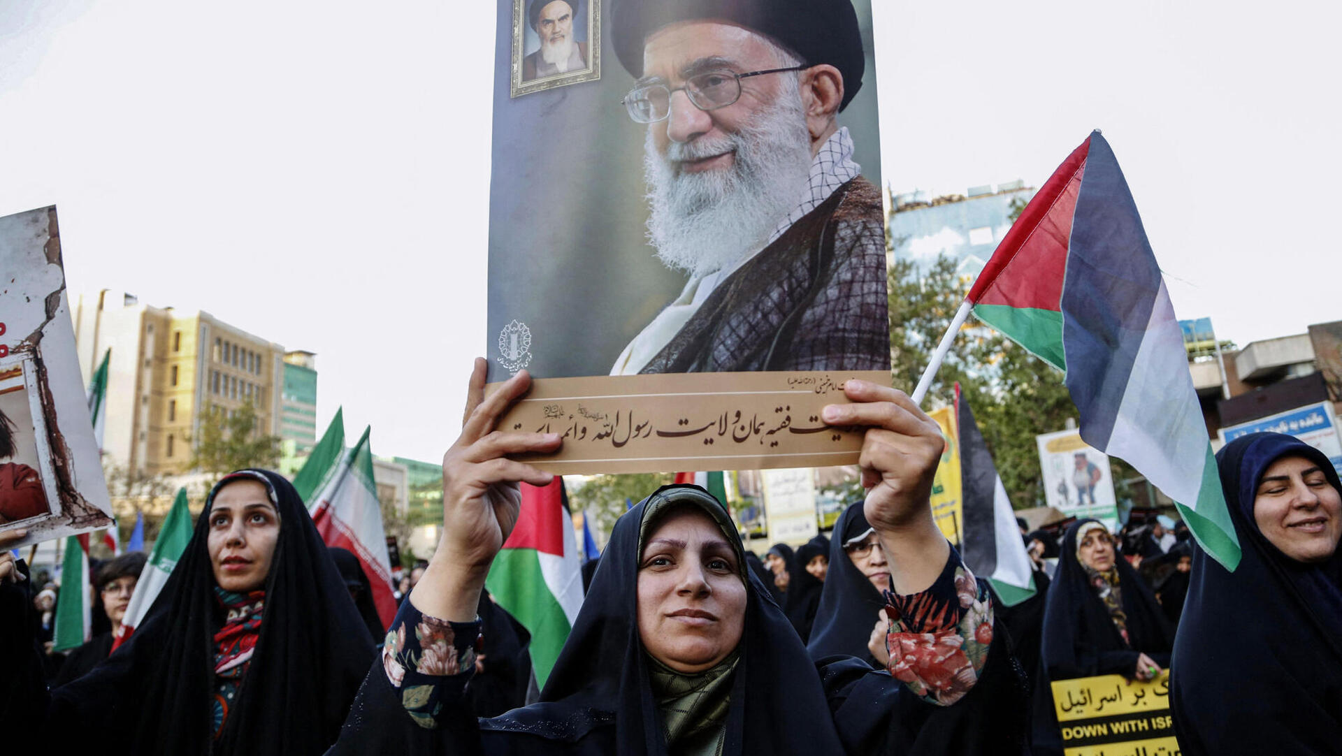 איראן עצרת תמיכה במשטר האיראני