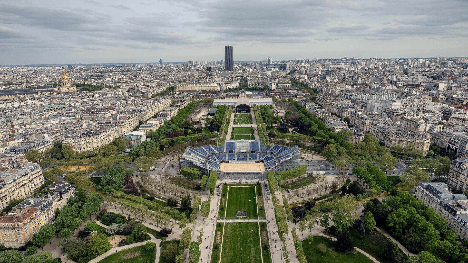 איצטדיון הג'ודו וההיאבקות שמוקם בין האייפל לגראן פאלה ב פריז צרפת