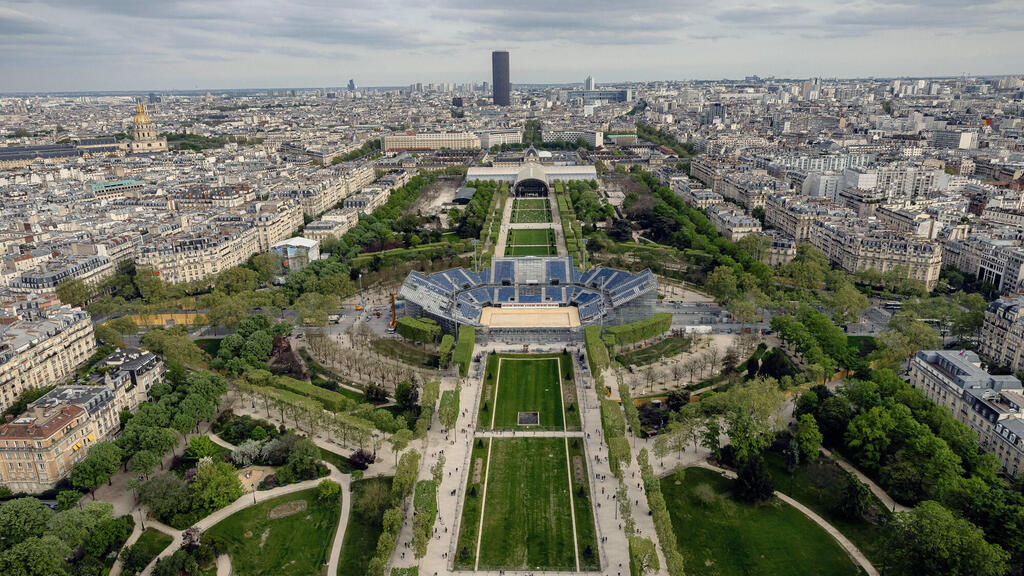 איצטדיון הג'ודו וההיאבקות שמוקם בין האייפל לגראן פאלה ב פריז צרפת