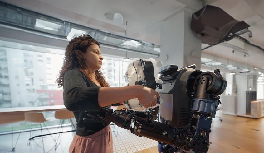 מנטיבוט רובוט דמוי אדם מציית לפקודות אמנון שעשוע בינה מלאכותית 