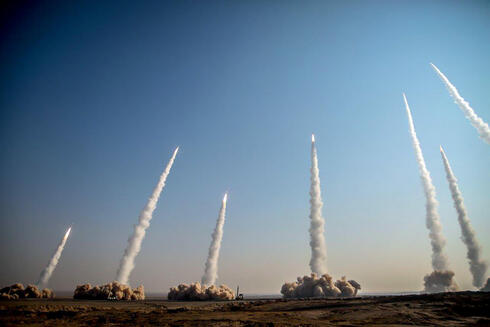 שיגור המוני של טילי קרקע-קרקע, צילום: AFP