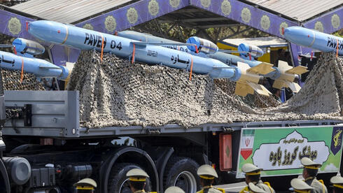 טיל פאבה במצעד איראני, צילום: FARS