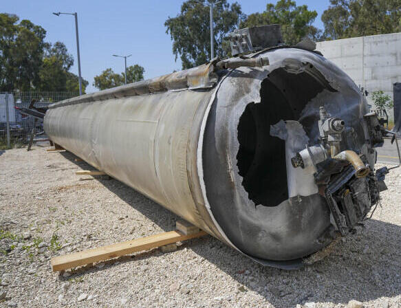 שבר טיל איראני שנמצא בדרום הארץ, צילום: AP