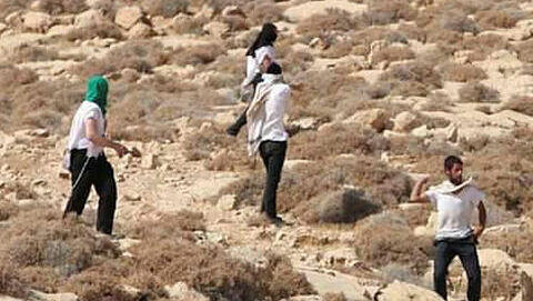 מתנחלים מיידים אבנים ב יהודה ושומרון נוער הגבעות