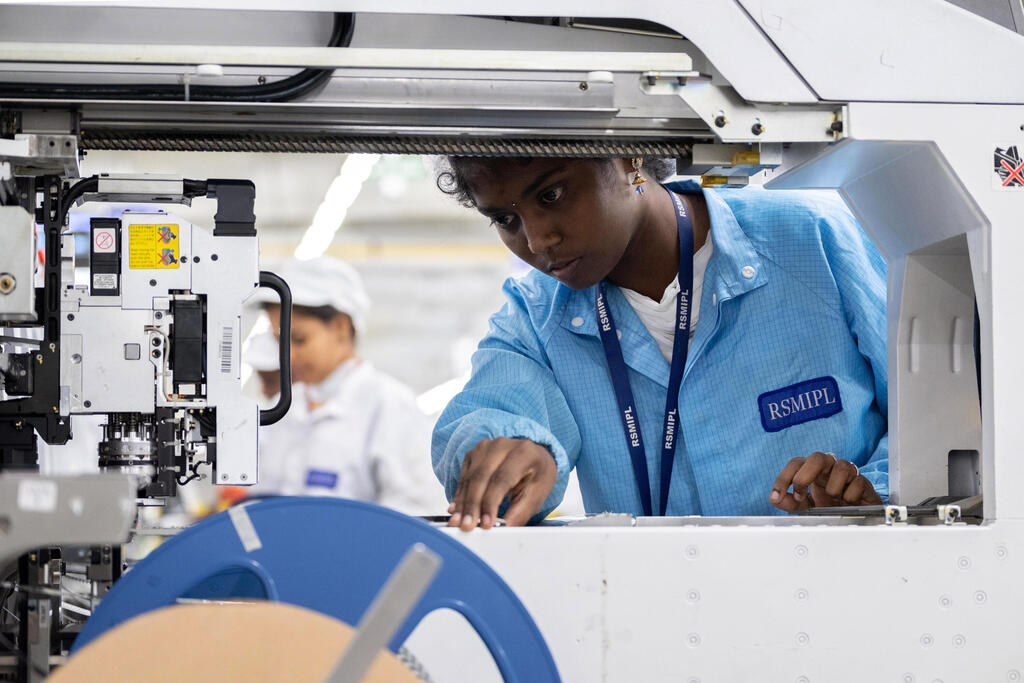 מפעל פוקסקון במדינת טאמיל נאדו בהודו (צילום: בלומברג) מפעל פוקסקון ב הודו במדינת טאמיל נאדו