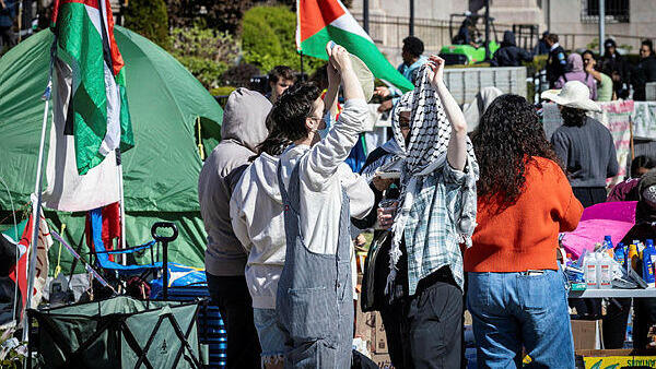 סטודנטים פרו פלסטינים מפגינים ב אוניברסיטת קולומביה