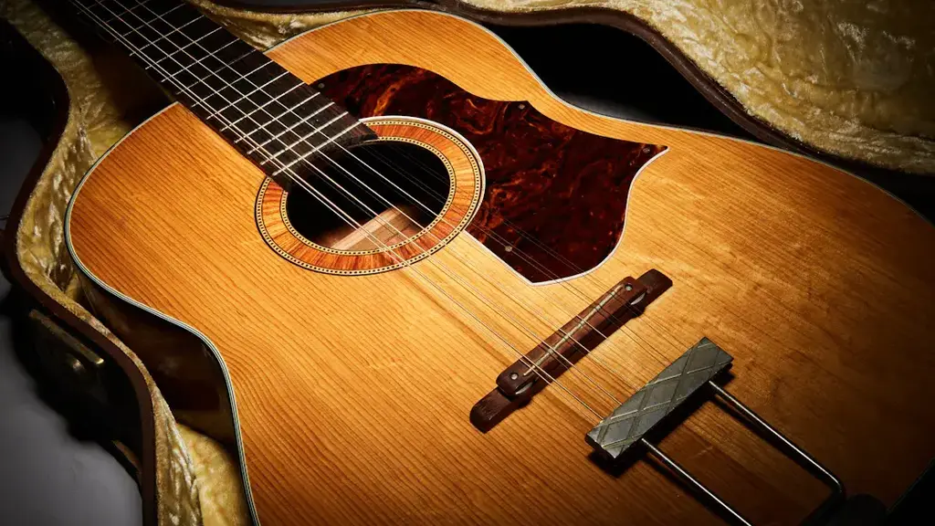 גיטרה אקוסטית של ג'ון לנון מכירה פומבית Framus Hootenanny