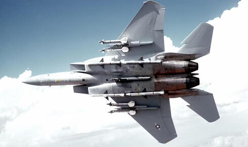 כמה טילים נושא מטוס קרב?, צילום: USAF