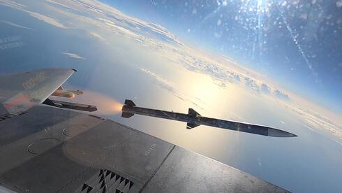 טיל AIM120 יוצא לדרך, צילום: USAF