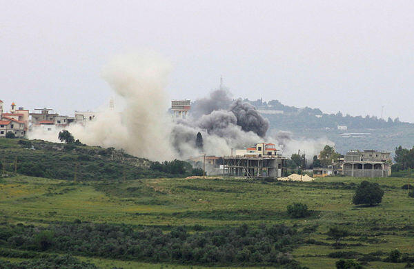 תקיפה של צה"ל ב לבנון 26.04.2024, צילום: KAWNAT HAJU / AFP