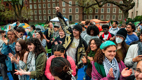 התקפלה מול אוהלי המחאה: אוניברסיטת בראון תדון בביטול ההשקעות בישראל