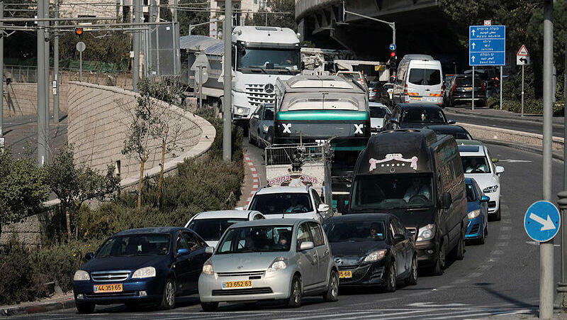 פקק ב ירושלים שדרות משה דיין עד הגבעה הצרפתית עומס מכוניות