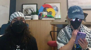 עובדים פרו פלסטינים מוחים במשרדי גוגל