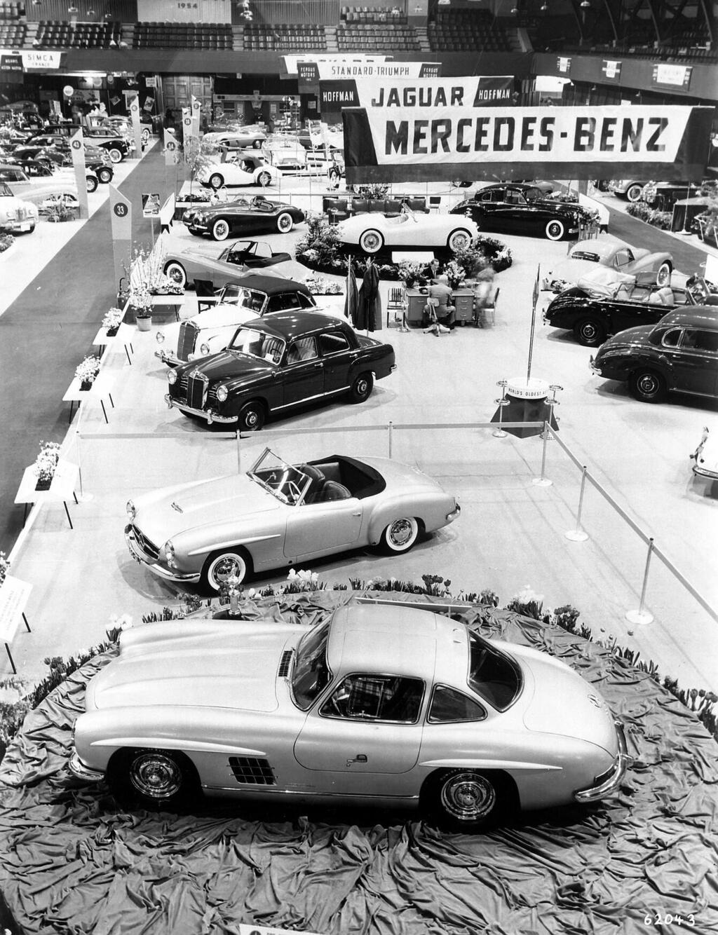 תצוגה מקס הופמן מוטורס תערוכת הרכב בניו יורק 1954